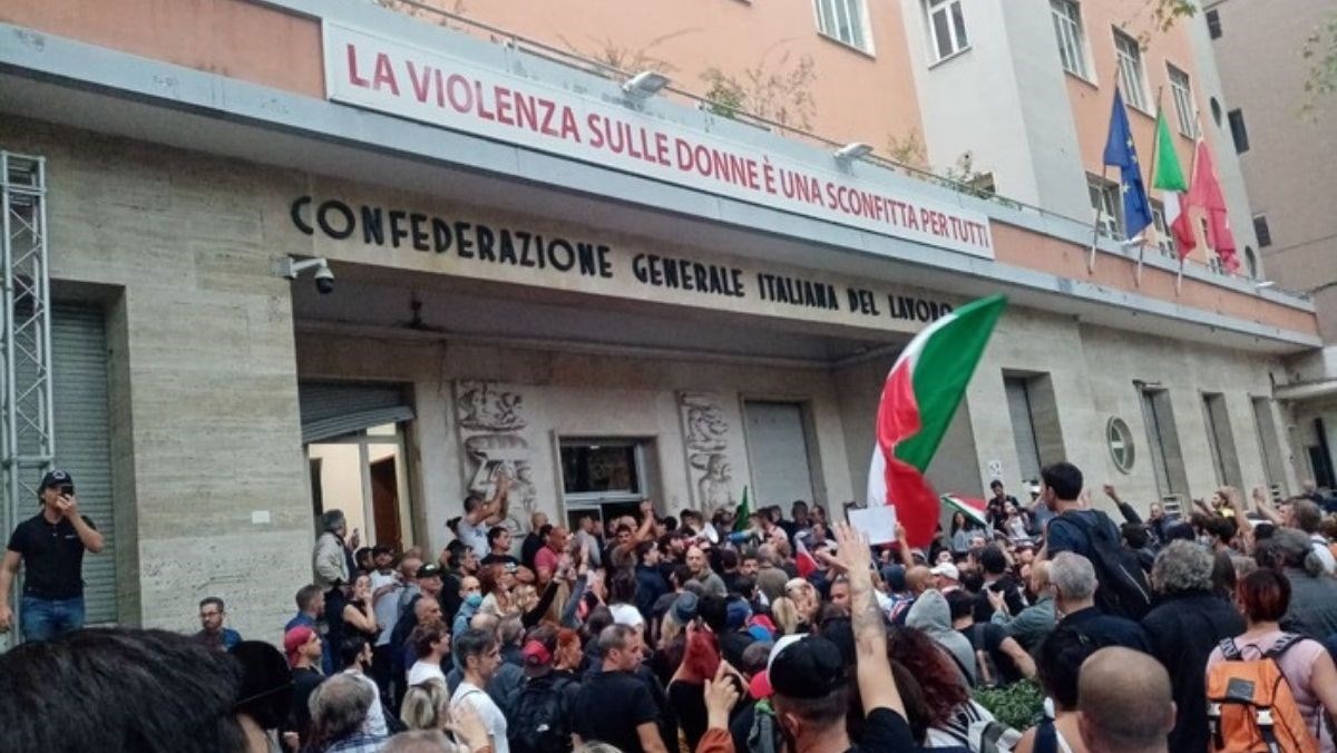 Un anno dall’attacco alla sede della Cgil: cronaca di un assalto premeditato